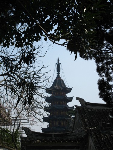 香火非常鼎盛的灵岩山寺